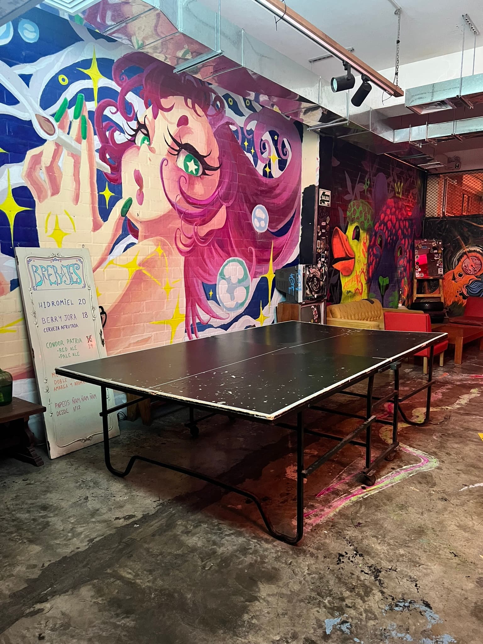 Hall de entrada + Bar con pequeño escenario